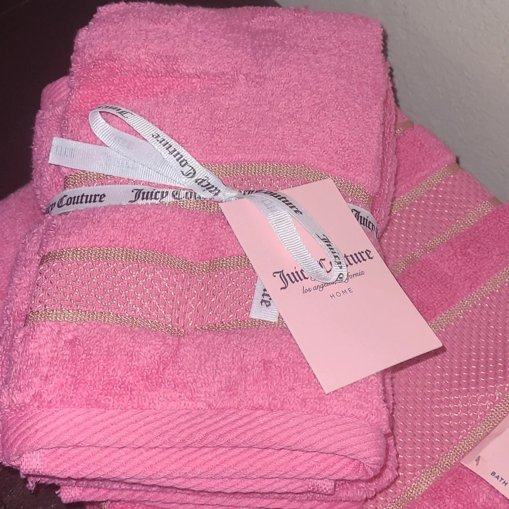 💕NWT 3pc Juicy Couture Pink Towel Set